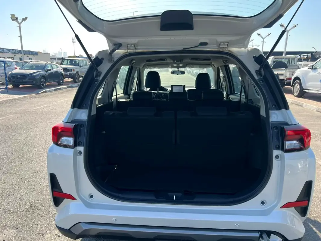 Toyota Veloz 1.5 CVT (106 hp) - 6