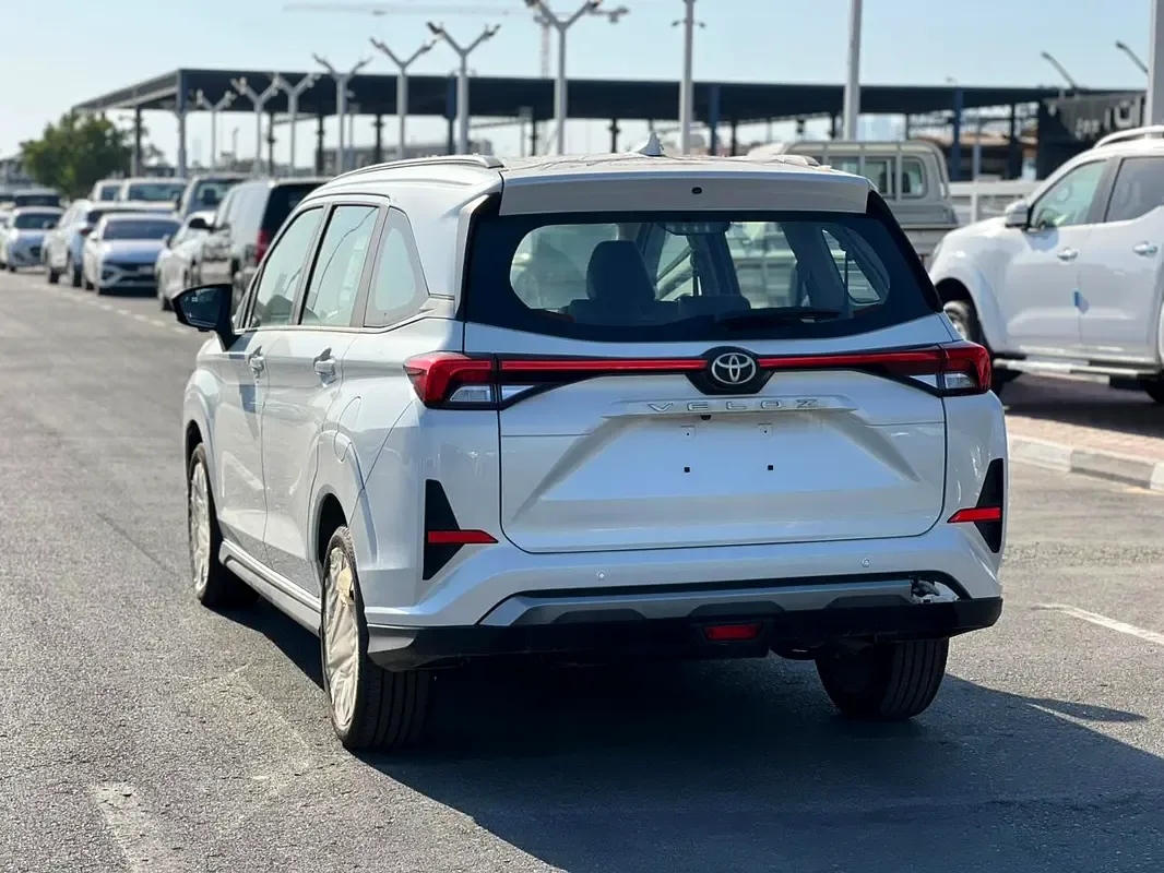 Toyota Veloz 1.5 CVT (106 hp) - 4