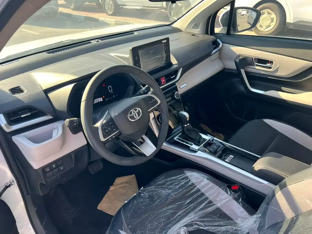 Toyota Veloz 1.5 CVT (106 hp) - 11