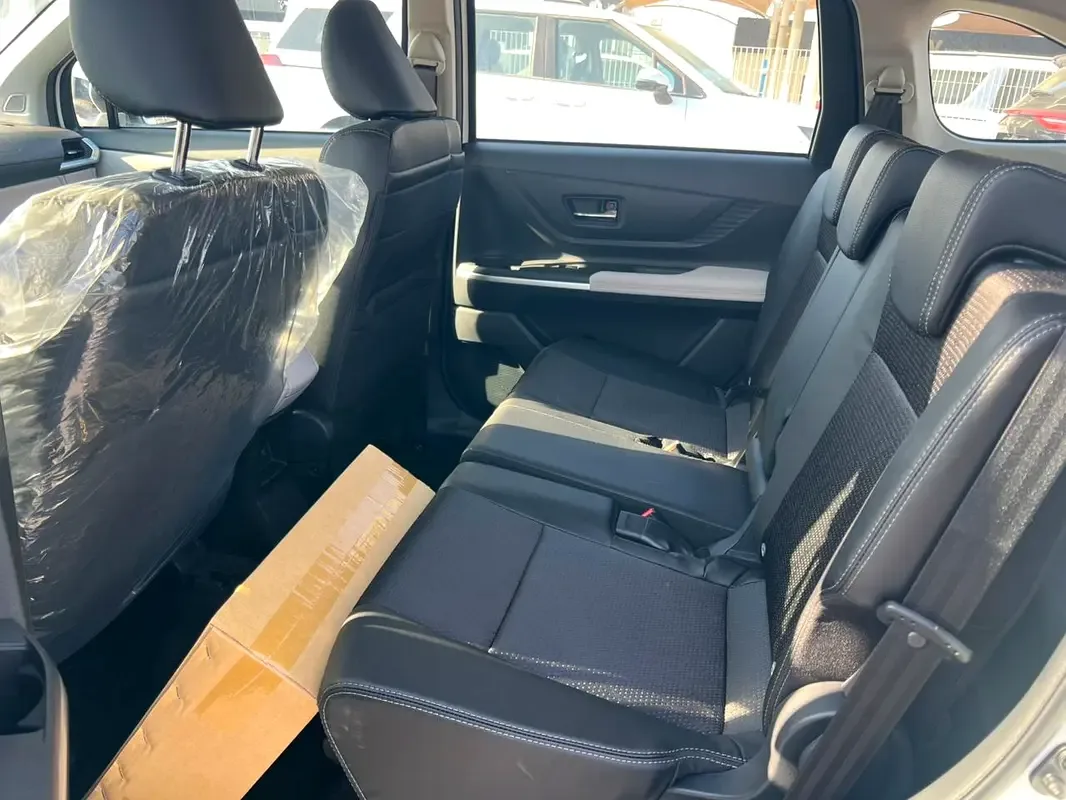 Toyota Veloz 1.5 CVT (106 hp) - 18