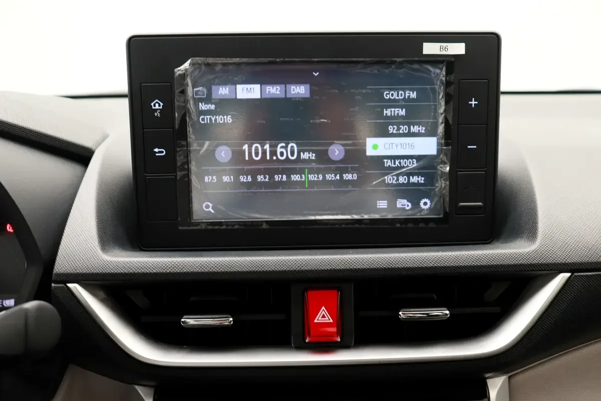 Toyota Veloz 1.5 CVT (106 hp) - 8