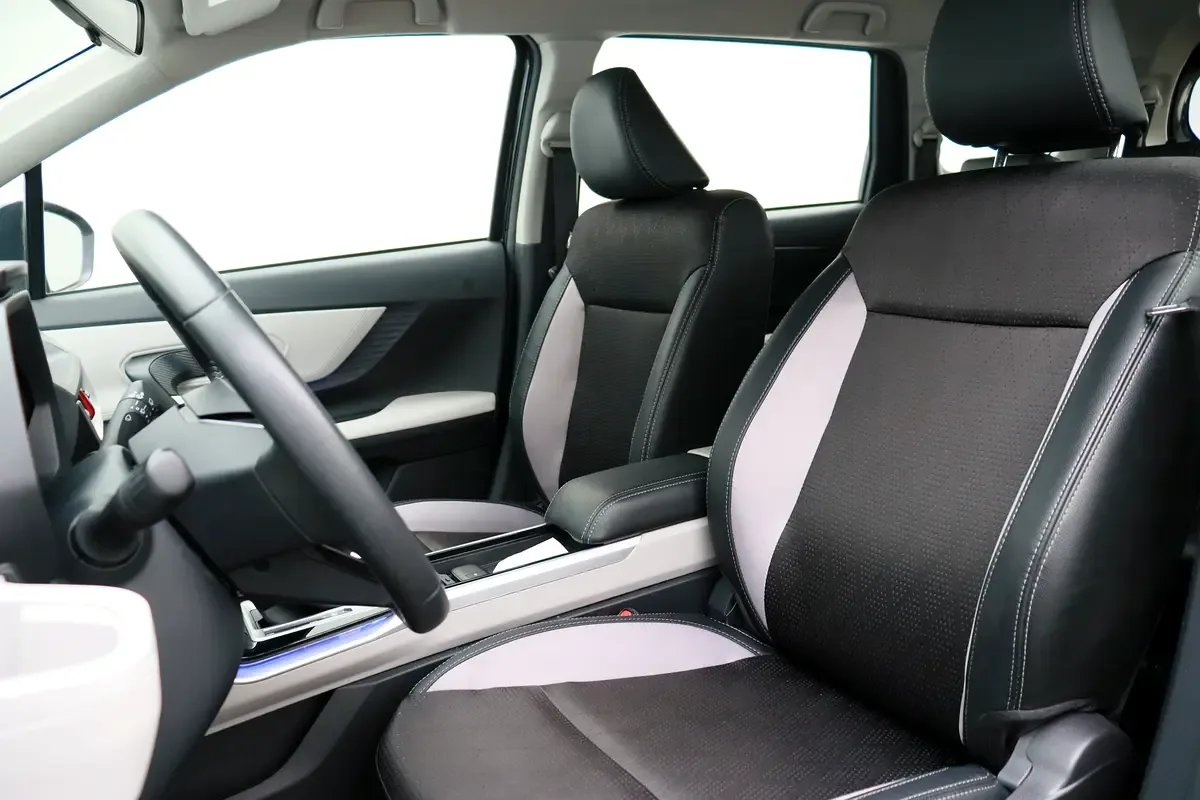 Toyota Veloz 1.5 CVT (106 hp) - 13