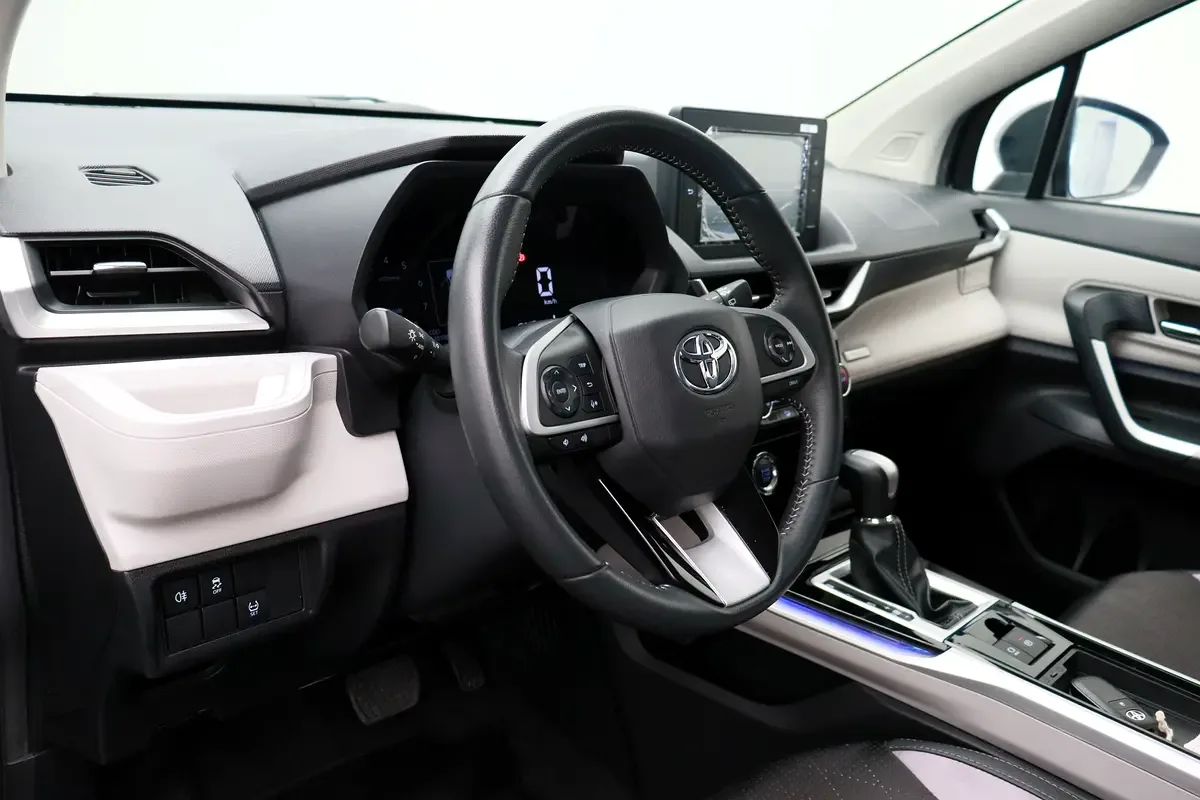 Toyota Veloz 1.5 CVT (106 hp) - 12