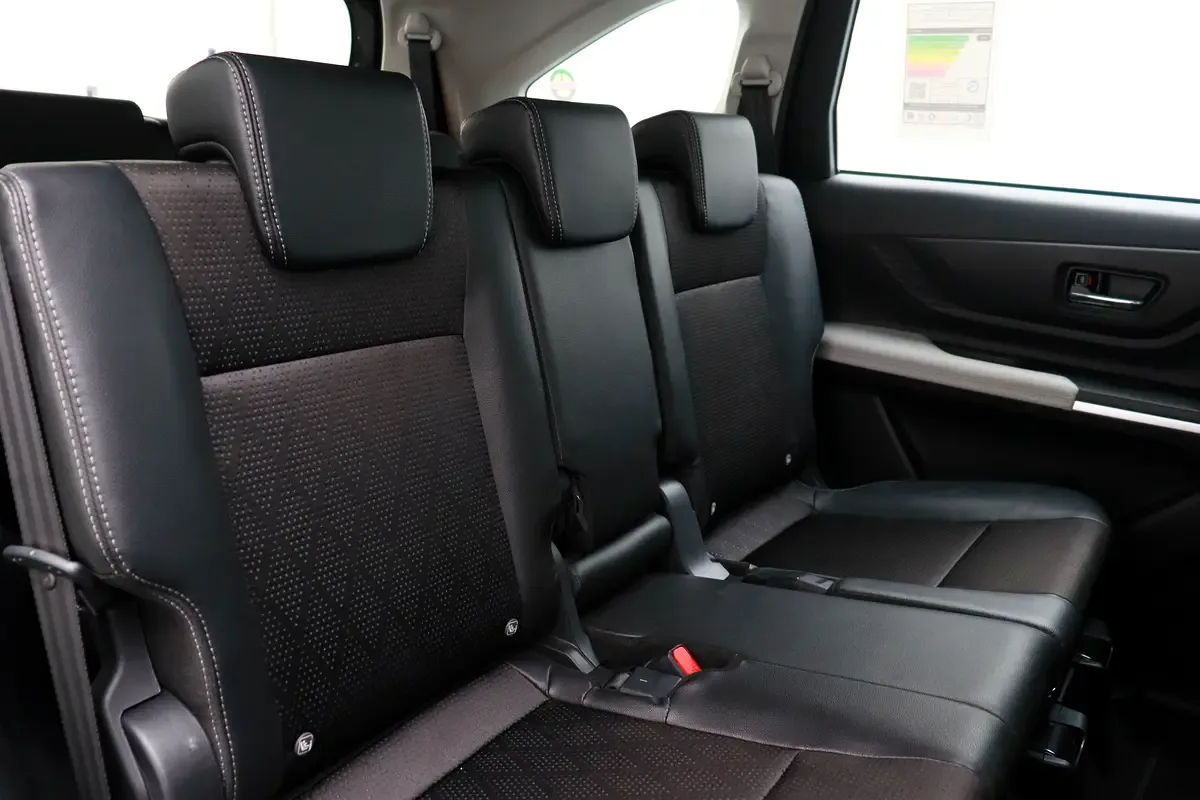 Toyota Veloz 1.5 CVT (106 hp) - 15