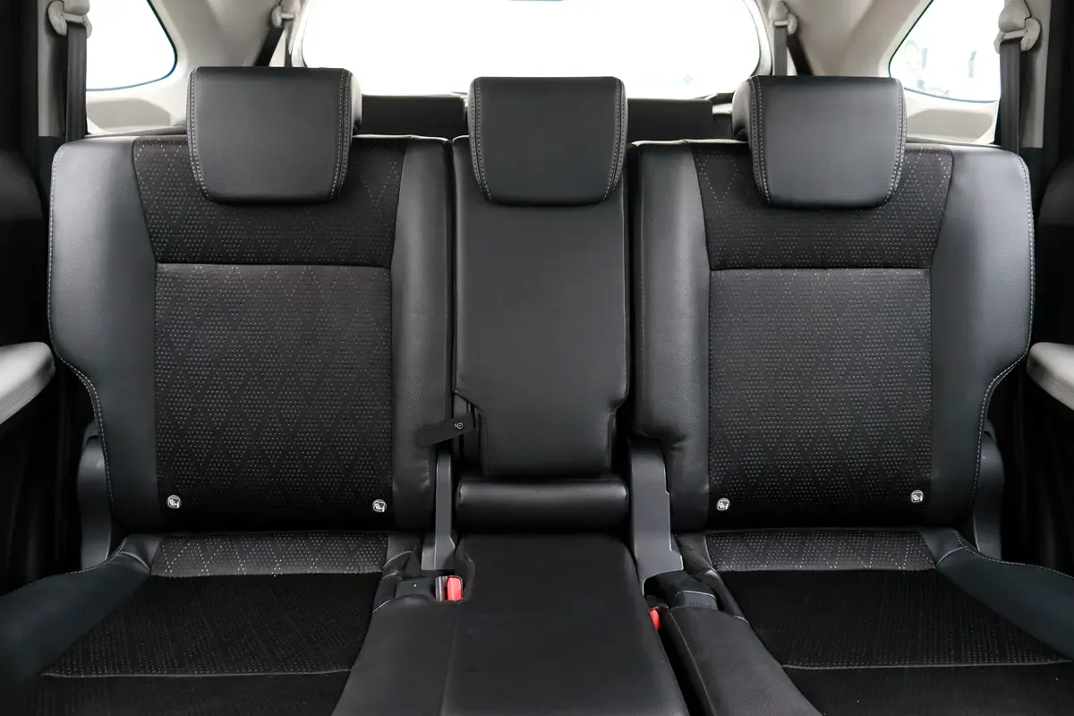 Toyota Veloz 1.5 CVT (106 hp) - 16