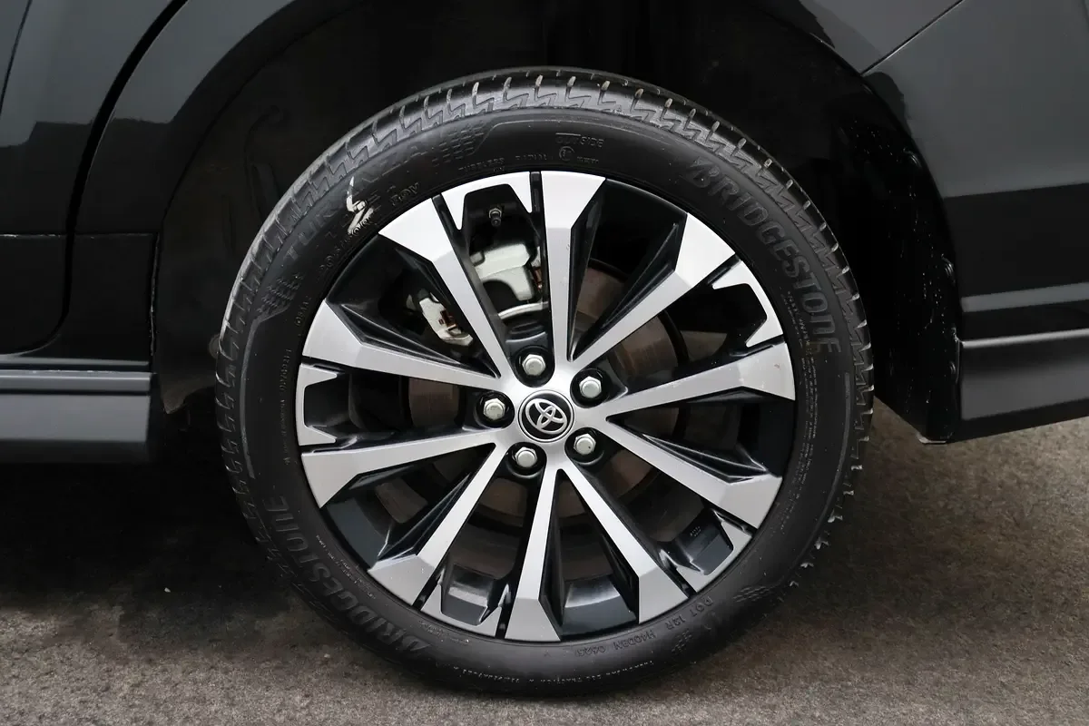 Toyota Veloz 1.5 CVT (106 hp) - 19