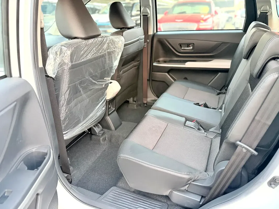 Toyota Veloz 1.5 CVT (106 hp) - 16