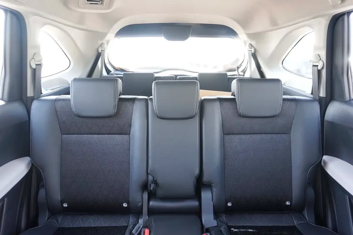 Toyota Veloz 1.5 CVT (106 hp) - 13