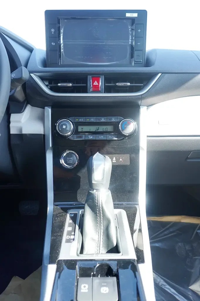 Toyota Veloz 1.5 CVT (106 hp) - 17