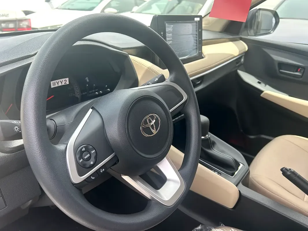 Toyota Yaris 1.5 CVT (105 حصان) - 6