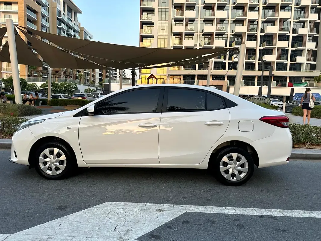 Toyota Yaris 1.5 CVT (105 hp) - 3