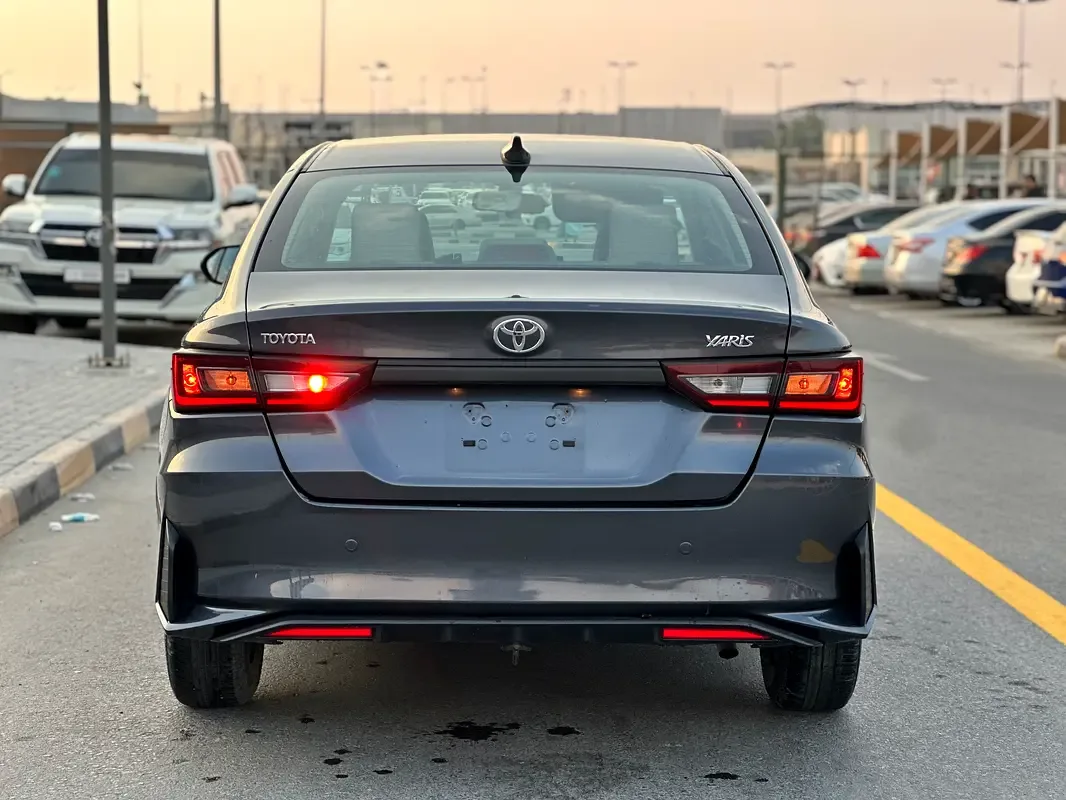 Toyota Yaris 1.5 CVT (105 hp) - 2