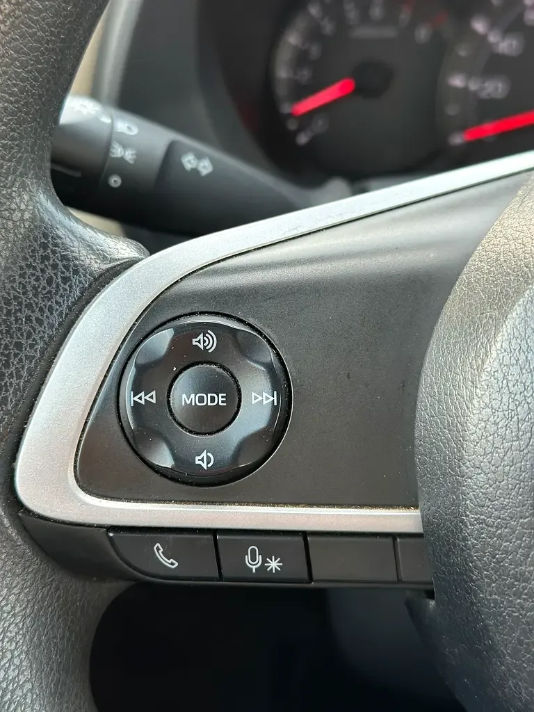 Toyota Yaris 1.5 CVT (105 hp) - 15