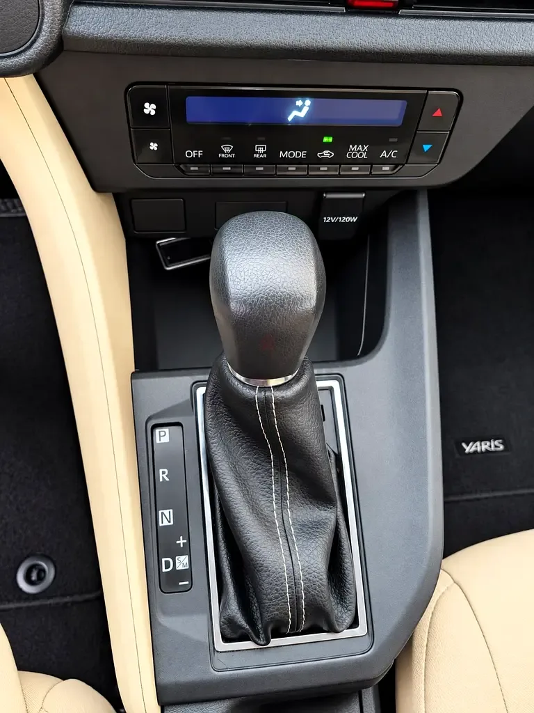 Toyota Yaris 1.5 CVT (105 hp) - 11