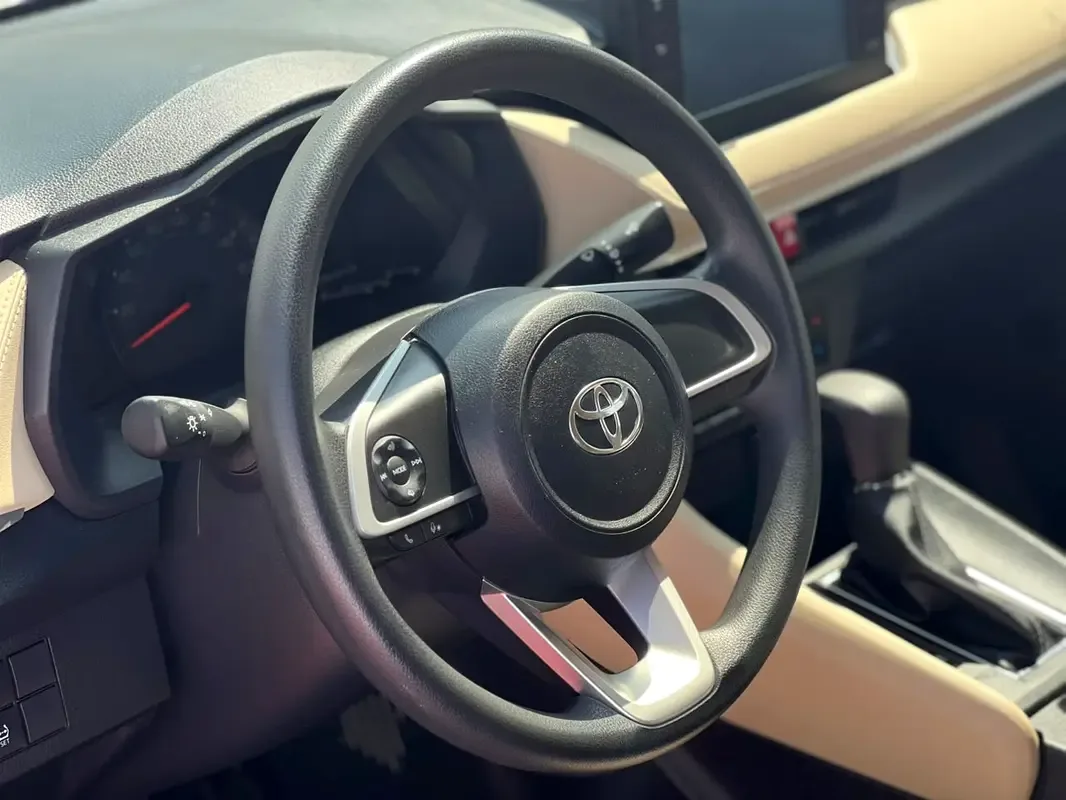 Toyota Yaris 1.5 CVT (105 hp) - 14