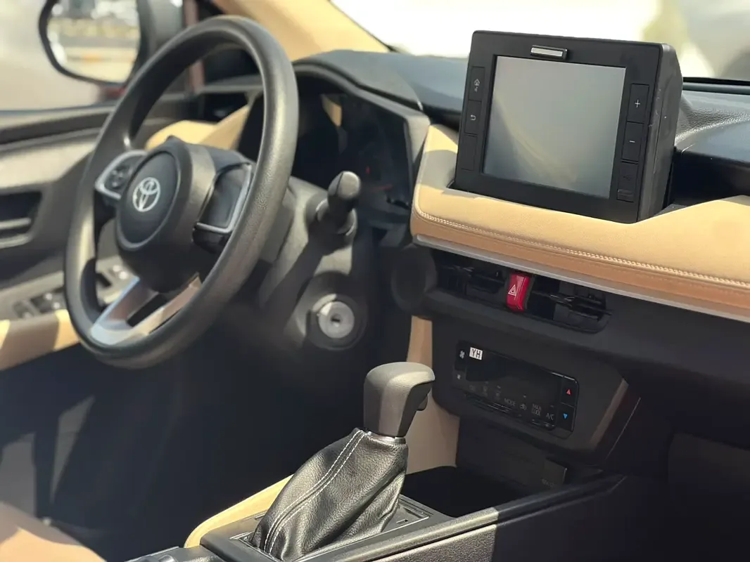 Toyota Yaris 1.5 CVT (105 hp) - 13