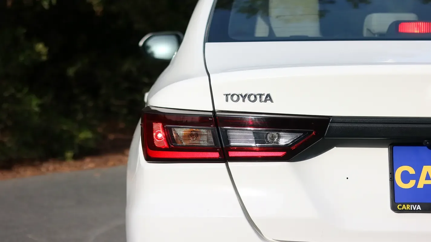 Toyota Yaris 1.5 CVT (105 hp) - 13