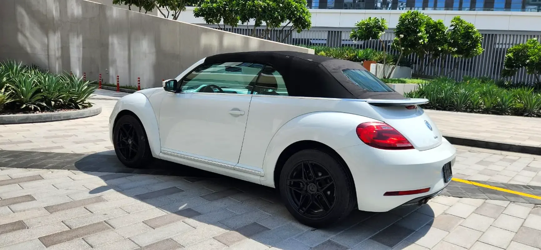 Volkswagen Beetle 2.0 TSI DSG (200 hp) - 11