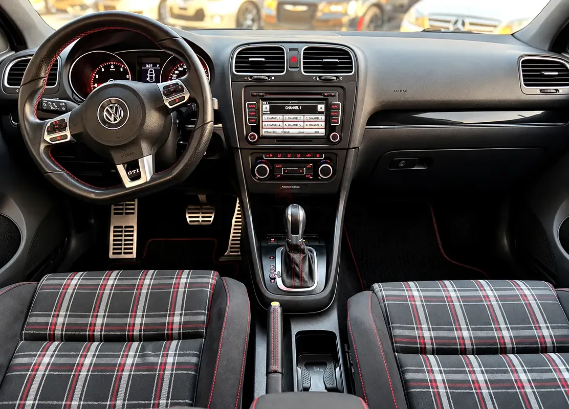 Volkswagen Golf GTI 2.0 AMT (200 hp) - 3