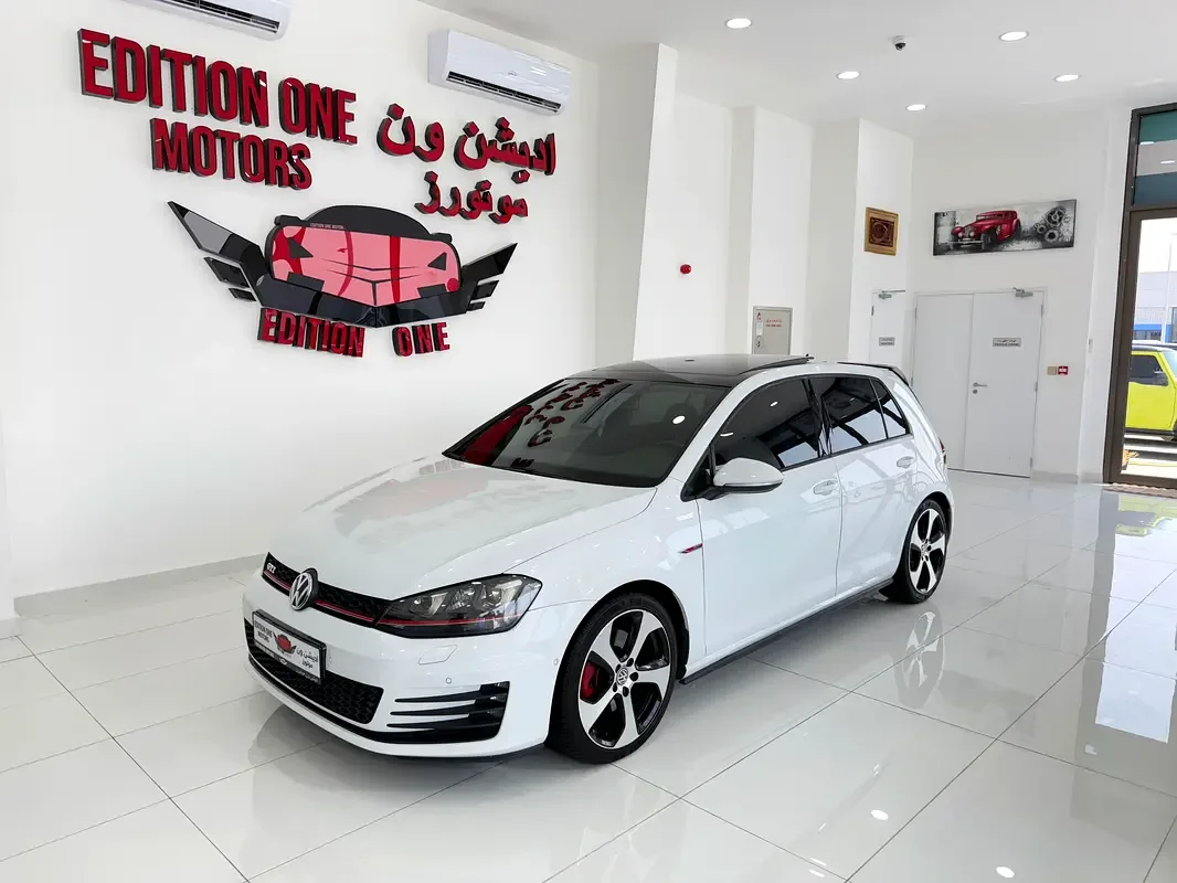 Volkswagen Golf GTI 2.0 AMT (220 hp)
