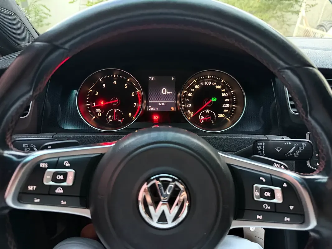 Volkswagen Golf GTI 2.0 AMT (220 hp) - 4
