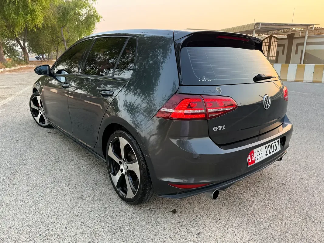 Volkswagen Golf GTI 2.0 AMT (220 hp) - 3