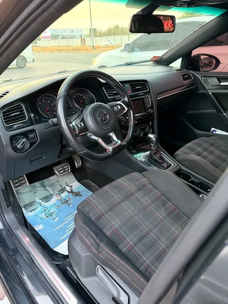 Volkswagen Golf GTI 2.0 AMT (220 hp) - 5