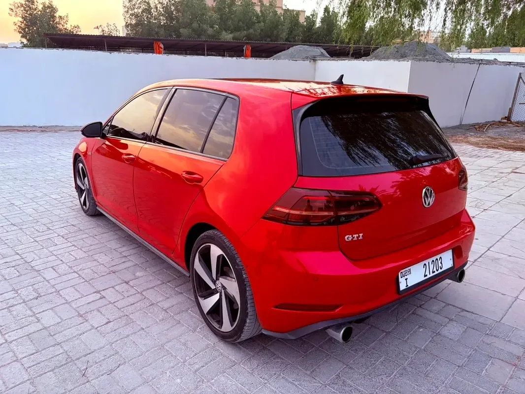Volkswagen Golf GTI 2.0 AMT (245 hp)