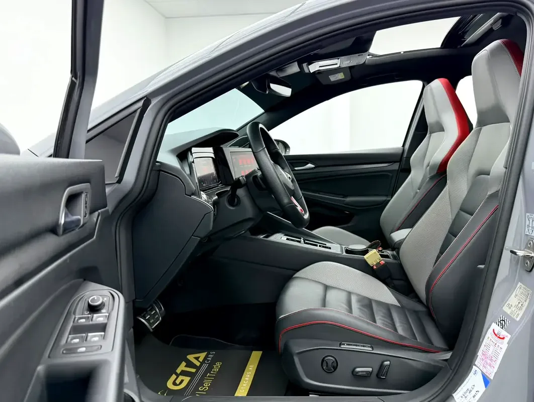 Volkswagen Golf GTI 2.0 AMT (245 hp) - 14
