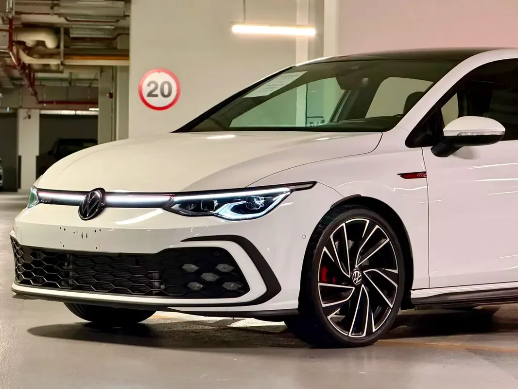 Volkswagen Golf GTI 2.0 AMT (245 hp) - 2