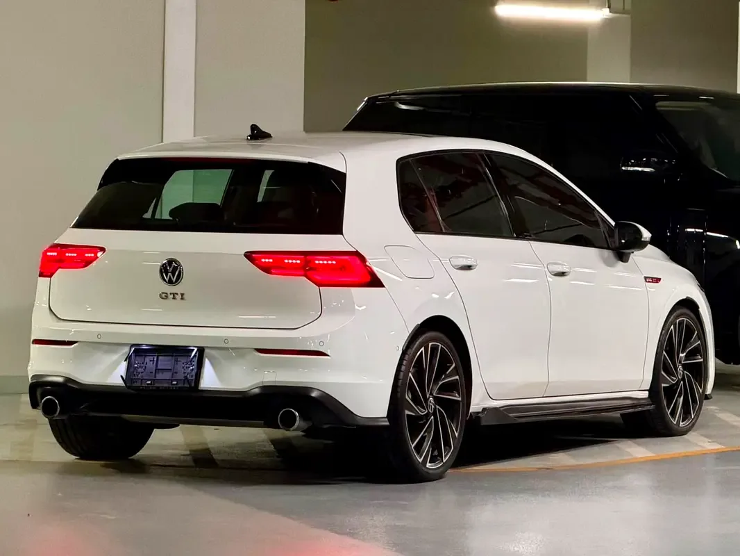 Volkswagen Golf GTI 2.0 AMT (245 hp) - 6