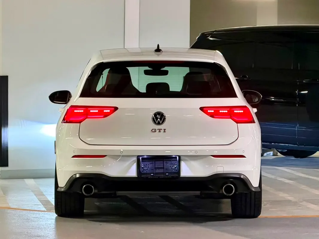Volkswagen Golf GTI 2.0 AMT (245 hp) - 8