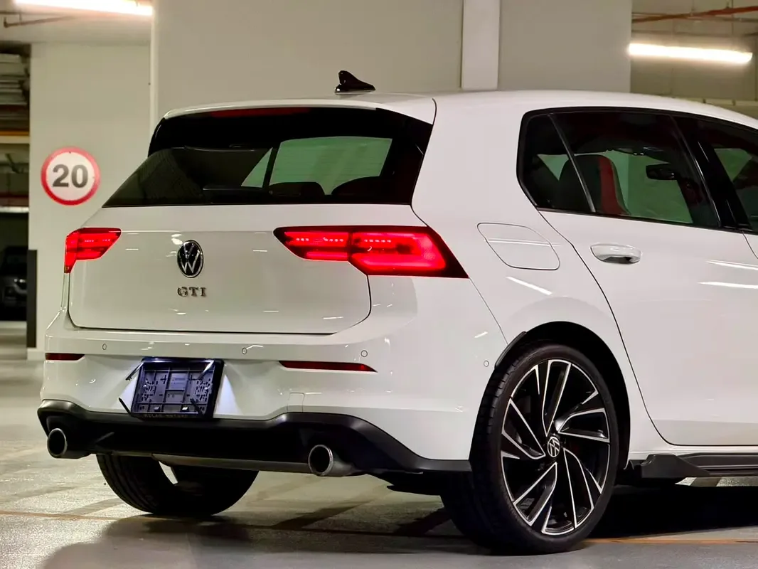 Volkswagen Golf GTI 2.0 AMT (245 hp) - 9