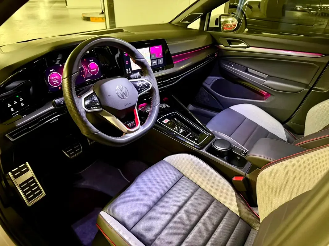 Volkswagen Golf GTI 2.0 AMT (245 hp) - 12