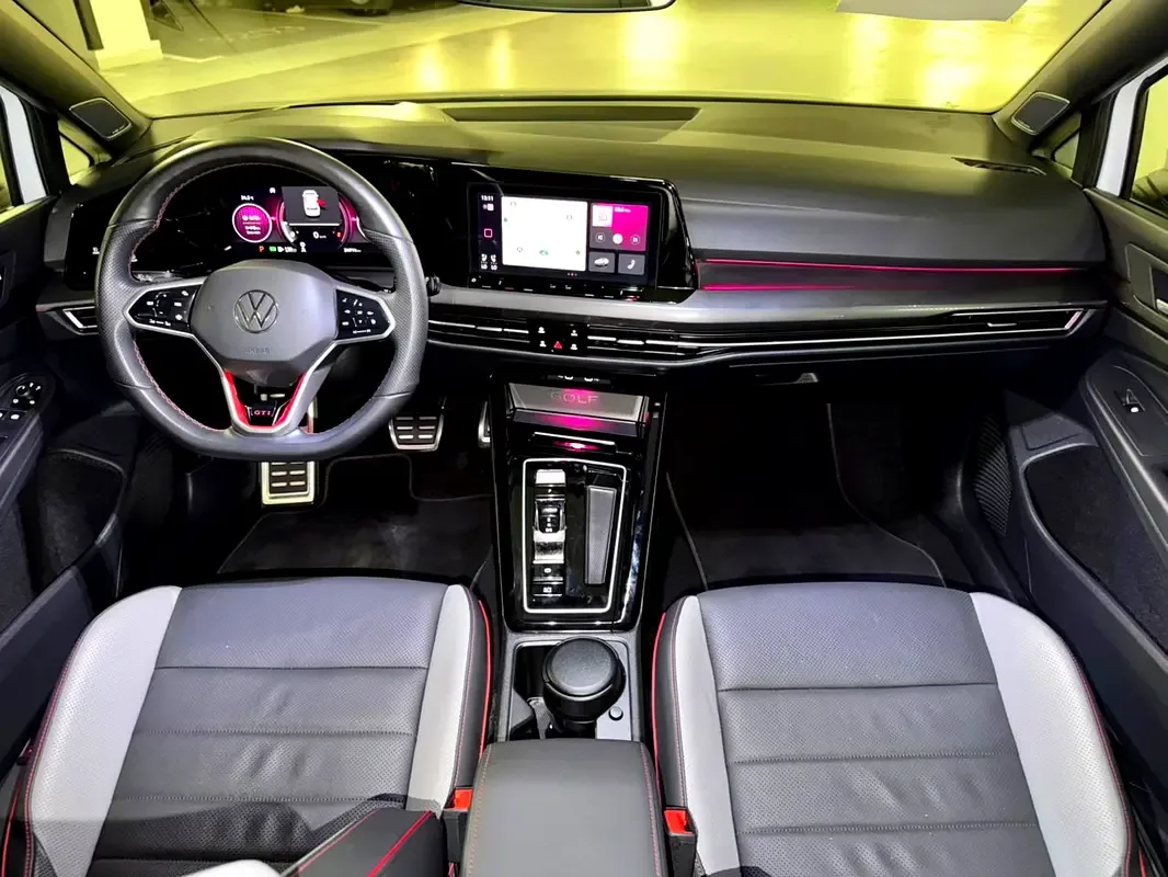 Volkswagen Golf GTI 2.0 AMT (245 hp) - 11