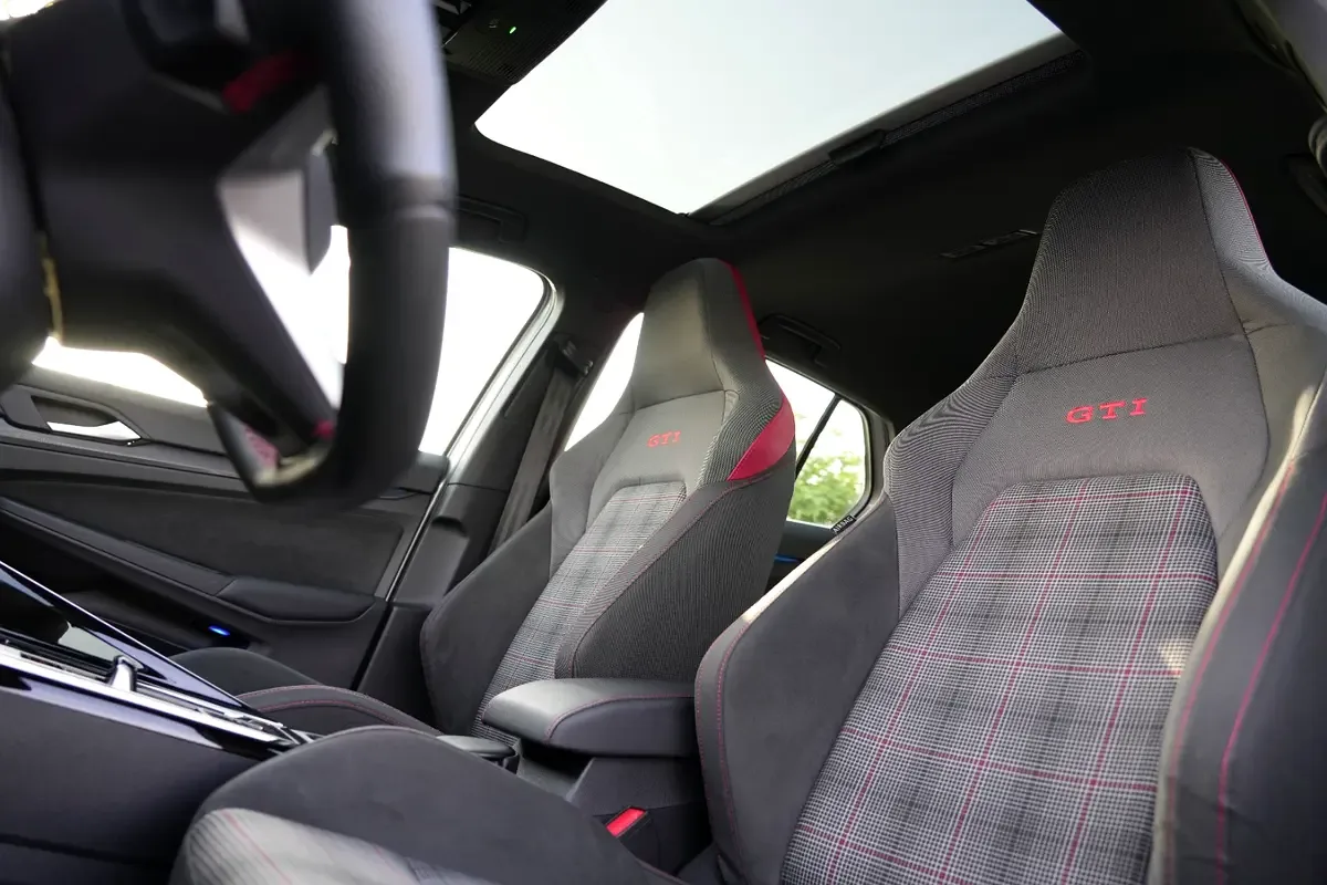 Volkswagen Golf GTI 2.0 AMT (245 hp) - 7