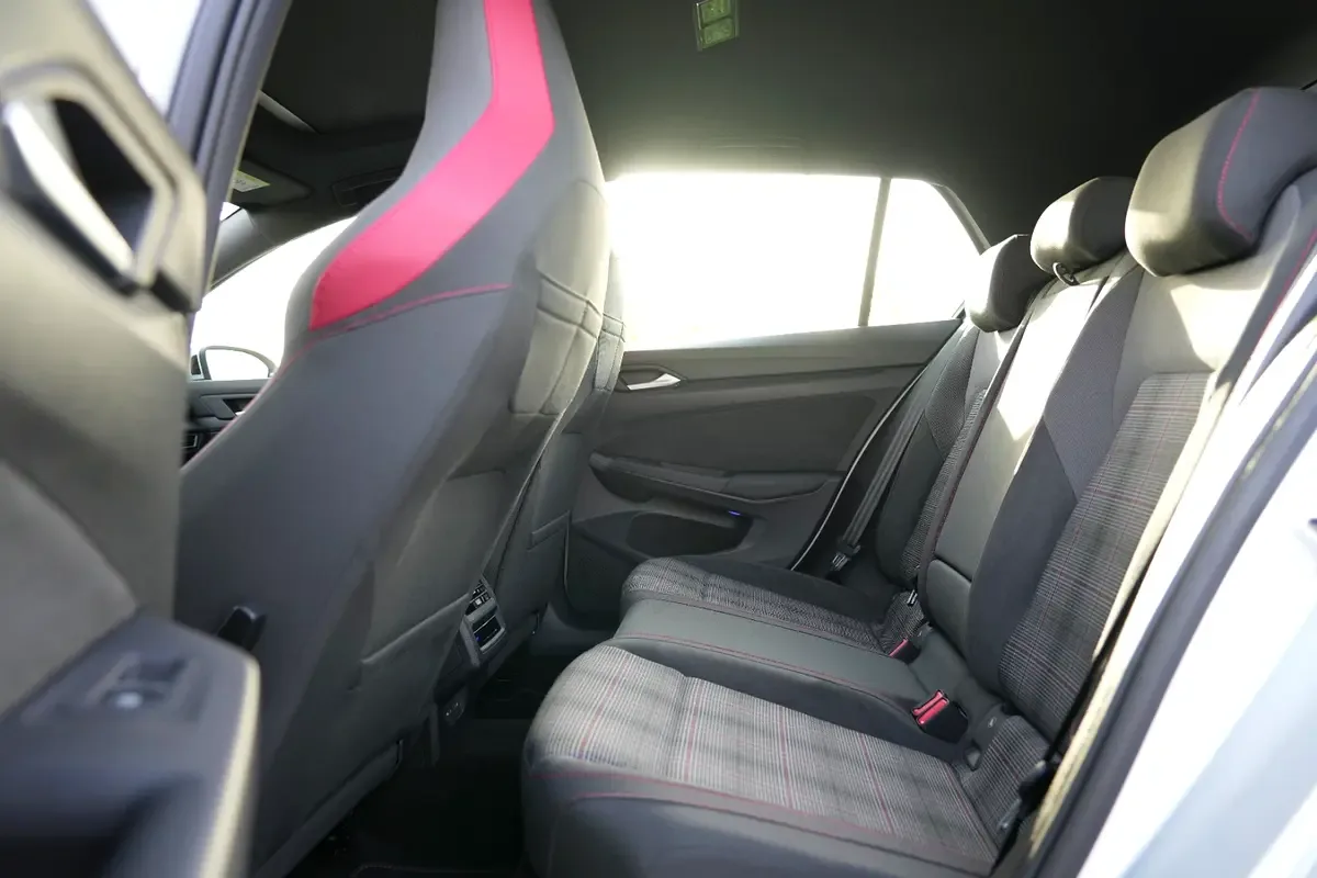 Volkswagen Golf GTI 2.0 AMT (245 hp) - 8