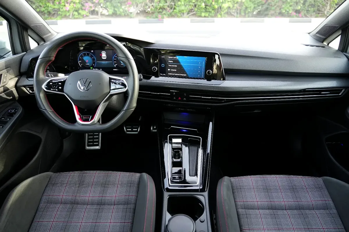 Volkswagen Golf GTI 2.0 AMT (245 hp) - 6