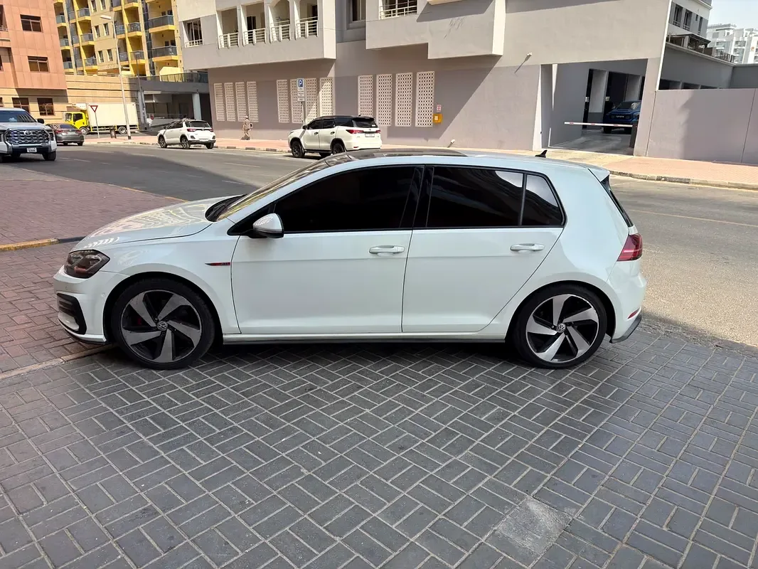 Volkswagen Golf GTI 2.0 AMT (245 hp) - 3