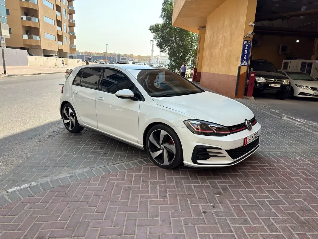 Volkswagen Golf GTI 2.0 AMT (245 hp)