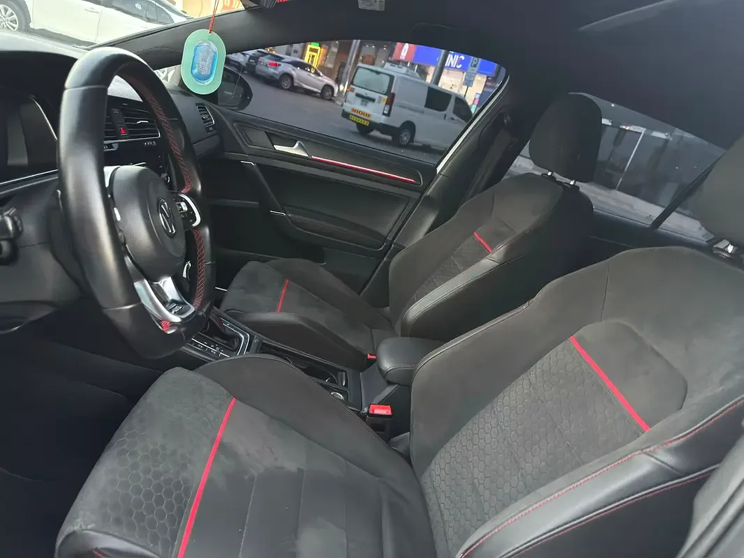 Volkswagen Golf GTI 2.0 AMT (245 hp) - 9