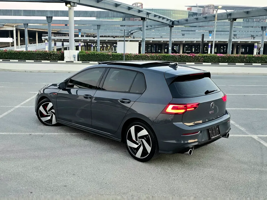 Volkswagen Golf GTI 2.0 AMT (245 حصان) - 2
