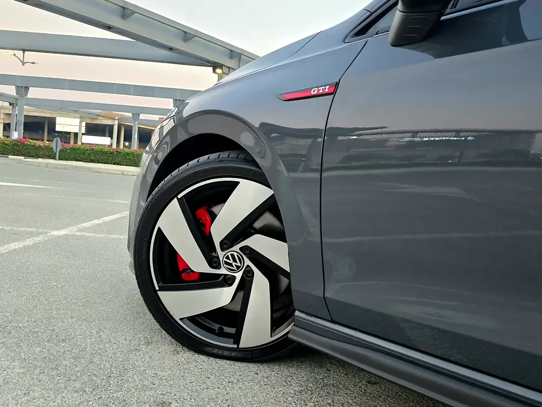 Volkswagen Golf GTI 2.0 AMT (245 حصان) - 8