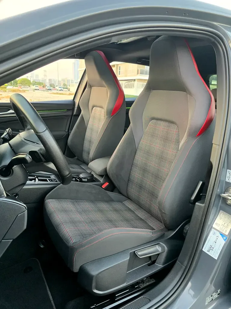 Volkswagen Golf GTI 2.0 AMT (245 حصان) - 12