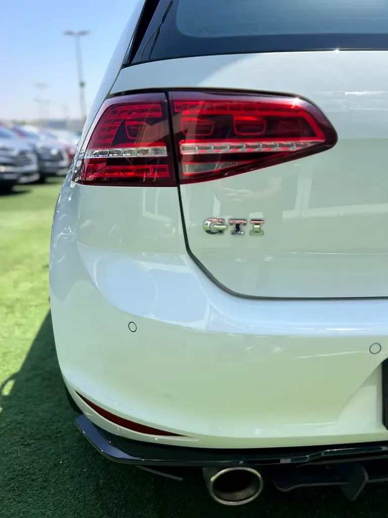 Volkswagen Golf GTI 2.0 AMT (265 hp) - 3