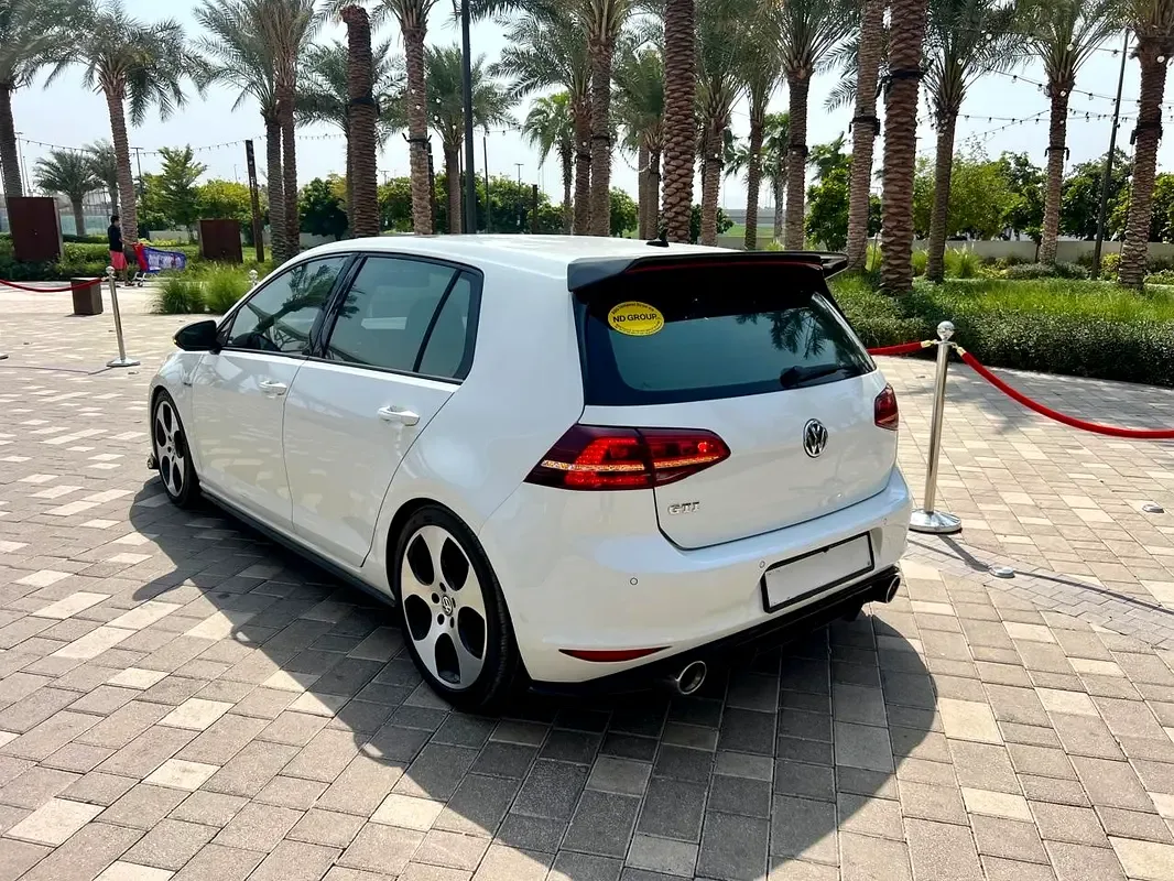 Volkswagen Golf GTI 2.0 AMT (265 hp) - 10