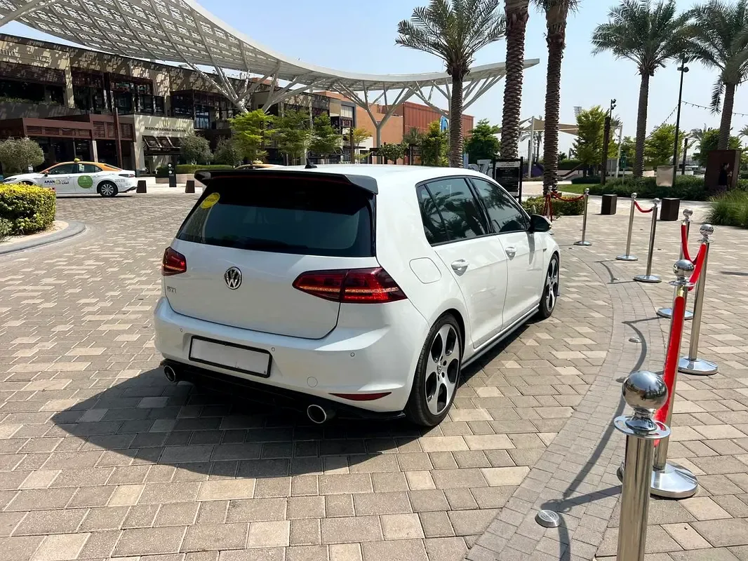 Volkswagen Golf GTI 2.0 AMT (265 hp) - 11