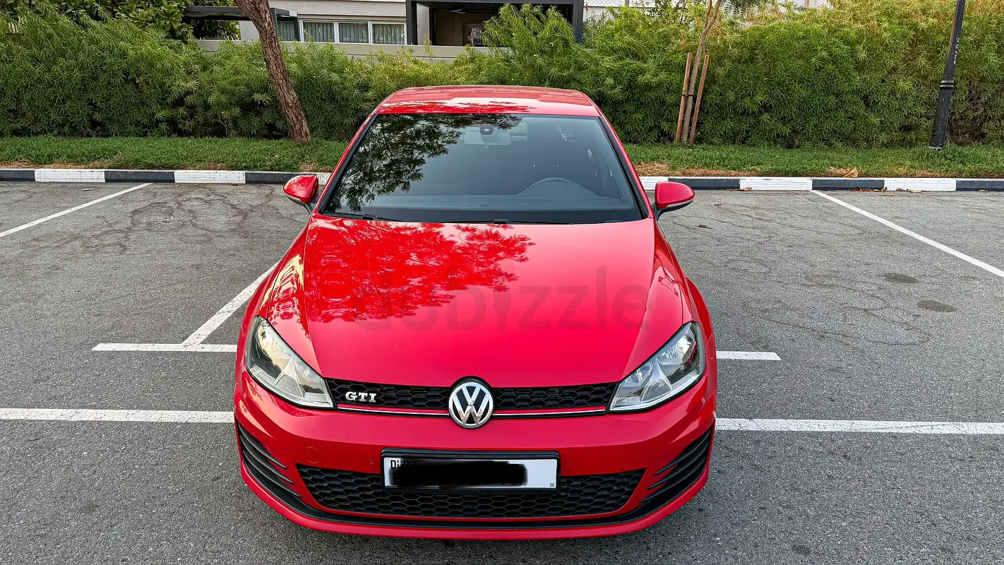 Volkswagen Golf GTI 2.0 AMT (265 حصان) - 2