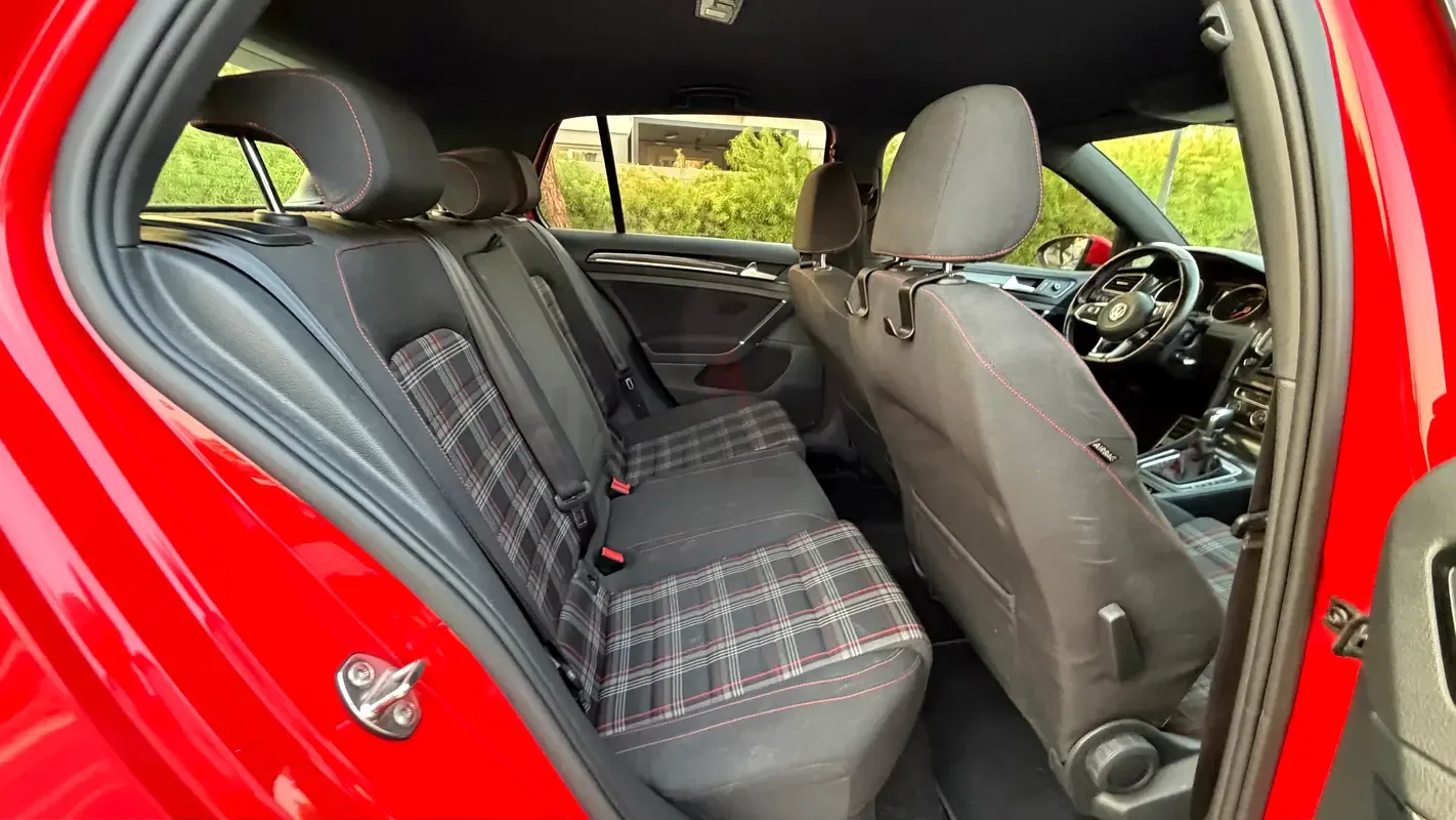 Volkswagen Golf GTI 2.0 AMT (265 حصان) - 18