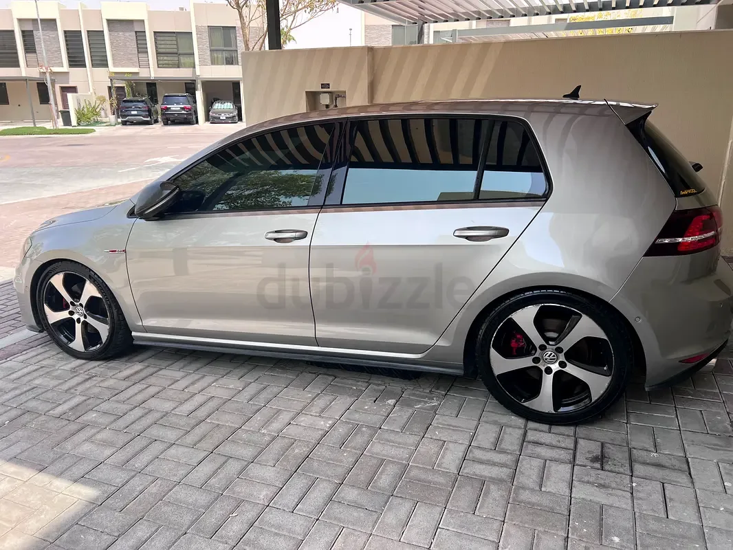 Volkswagen Golf GTI 2.0 AMT (265 حصان) - 2